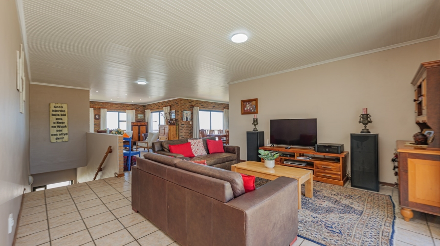 4 Bedroom Property for Sale in Struisbaai Western Cape